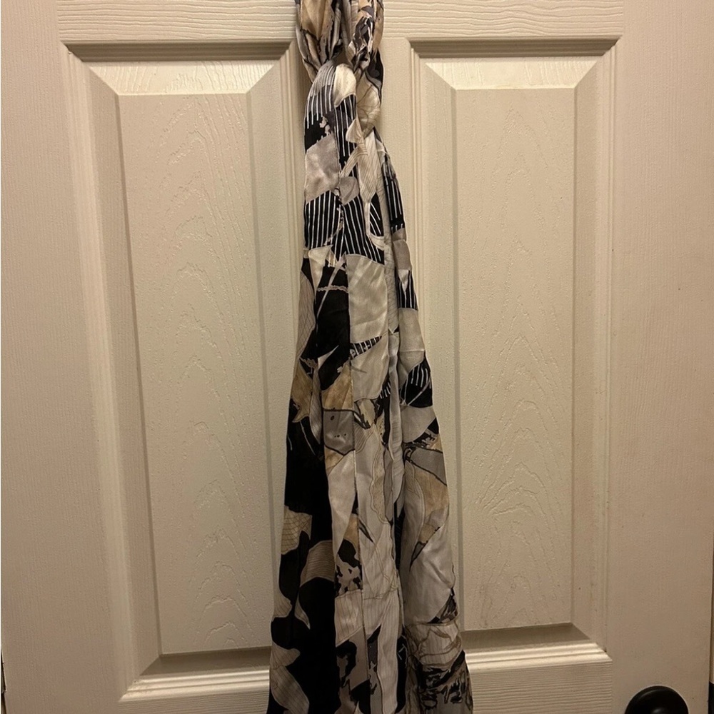 Vince Camuto floral Black and White 100% Silk Scarf - Picture 2 of 8